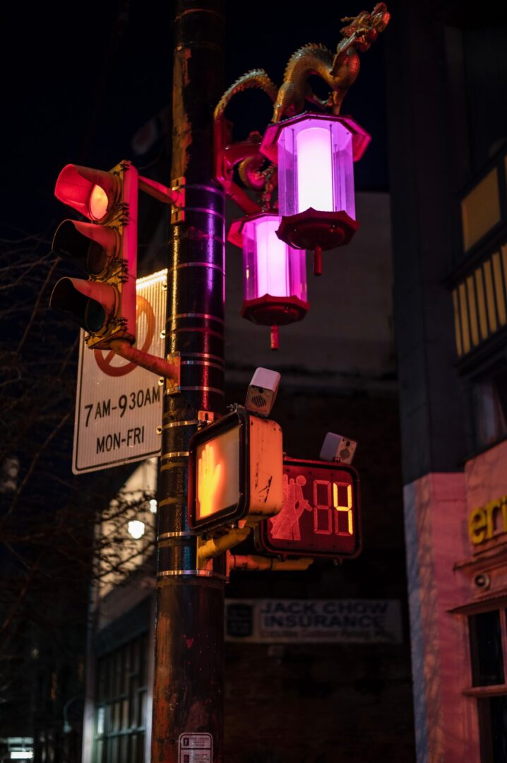 purple light post